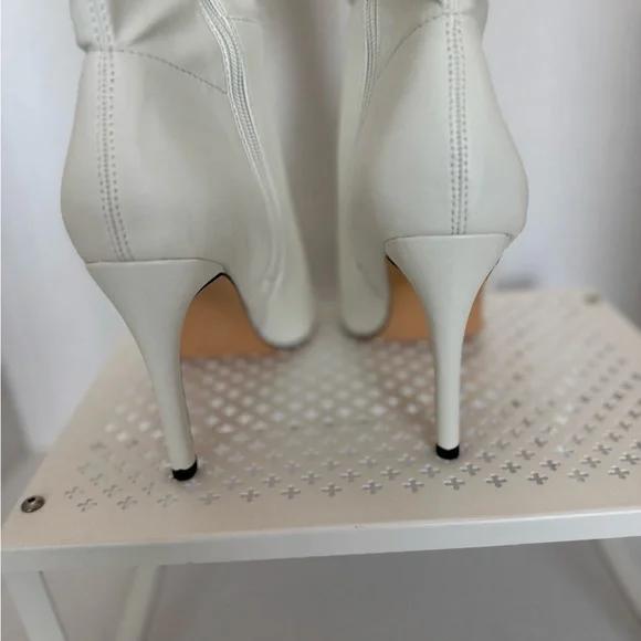 White Knee-High Women's Boots Size 6.5 Inside Zipper 4”Heels - Picture 3 of 5